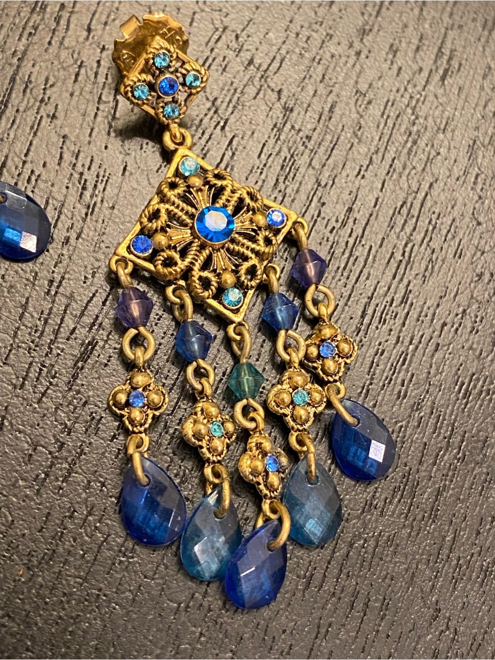 Avon Royal Briolette Drop Pierced Earrings - Picture 2 of 6